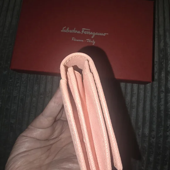 Salvatore Ferragamo Vara Bow long wallet Pink Box Included - Picture 6 of 10